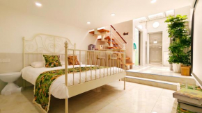 Shanghai Hills & Aromahome Modern Cottage Home Retreat